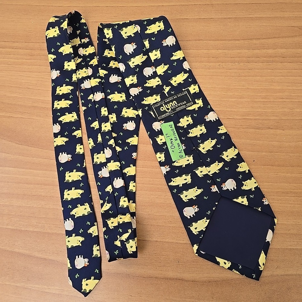 Vintage Alynn Neckwear 100% Silk "Oink" Navy with Yellow Pigs Tie Made in USA